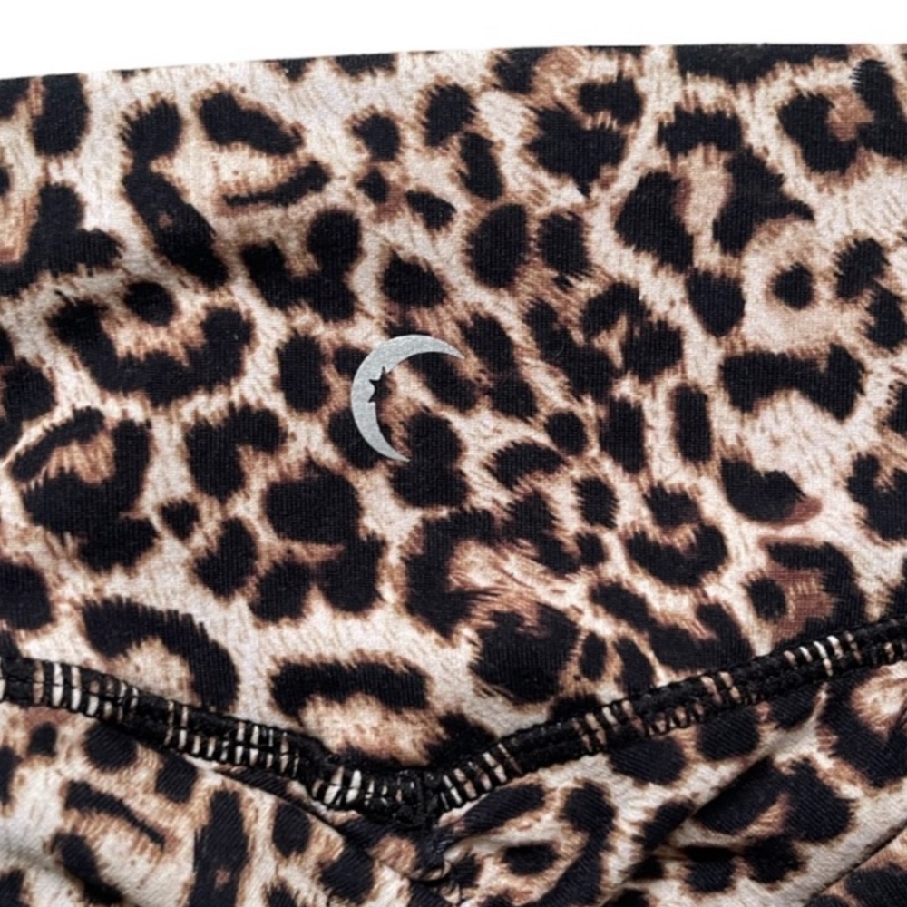ZYIA Active Leopard Brilliant Scrunchy What Hi-Rise 7/8 Leggings - Picture 14 of 15